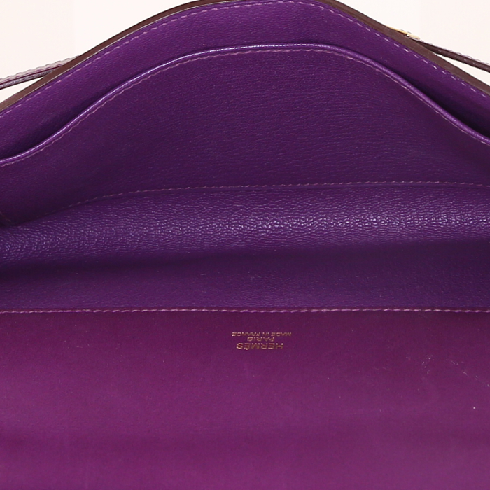 Pochette Hermès Kelly Cut en cuir Swift violet Anemone - Detail D2