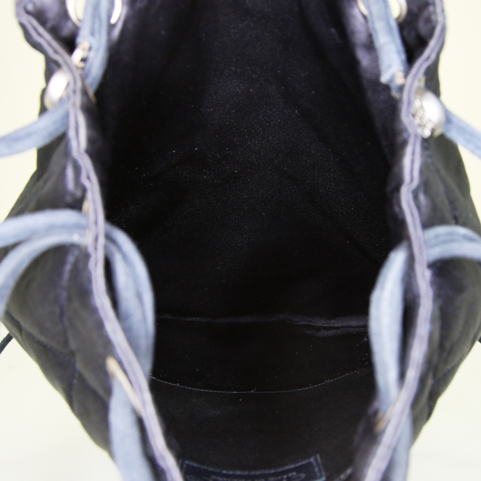 Chanel Vintage backpack in blue satin and blue quilted suede - Detail D2