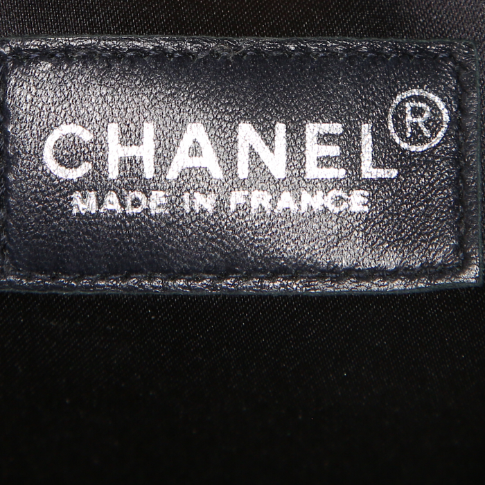 Sac à dos Chanel Vintage en satin bleu et daim matelassé bleu - Detail D3