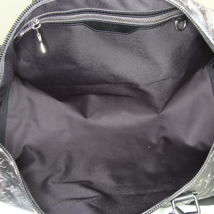 Borsa da viaggio Louis Vuitton Keepall 50 cm Galaxy in tela monogram grigia con motivo e pelle nera - Detail D3