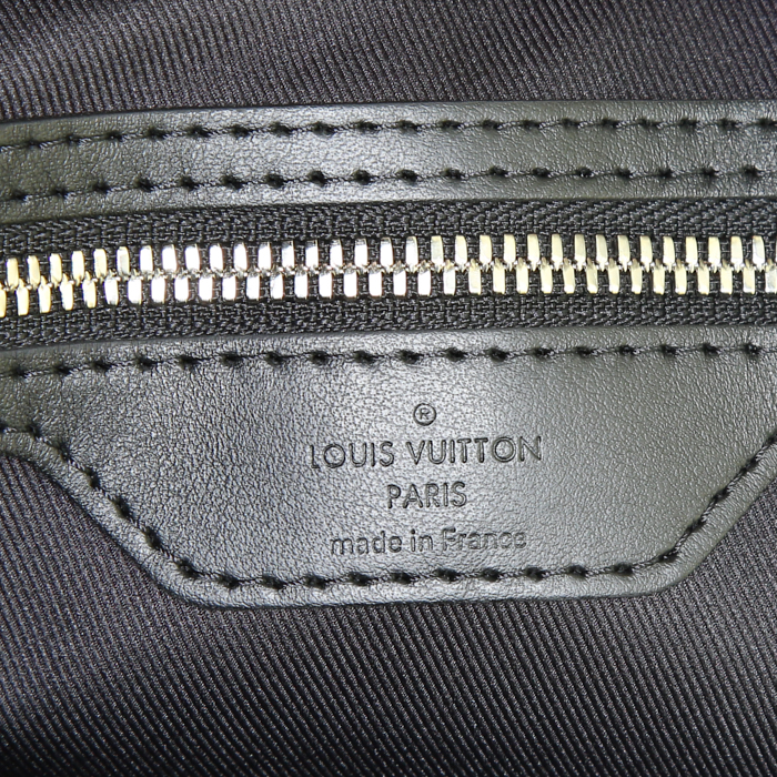 Sac de voyage Louis Vuitton Keepall 50 cm Galaxy en toile monogram grise et cuir noir - Detail D4