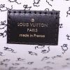 Bolso para llevar al hombro Louis Vuitton en cuero Epi blanco y marrón y cuero Monogram negro - Detail D4 thumbnail