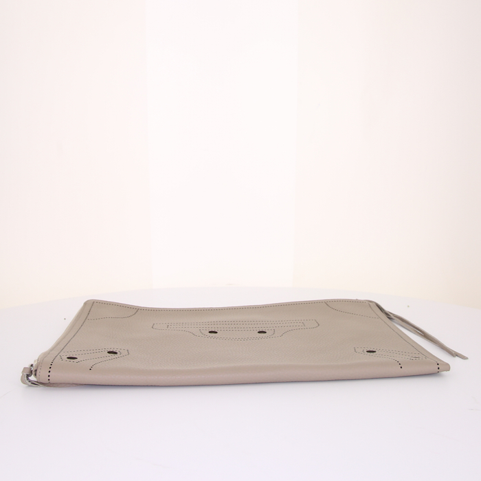 Bolsito de mano Balenciaga Blackout city en cuero beige - Detail D4