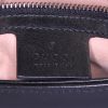 Bolso bandolera Gucci GG Marmont en cuero acolchado negro - Detail D4 thumbnail