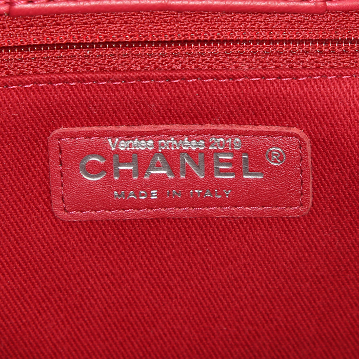 Sac shopping Chanel en cuir rouge - Detail D3
