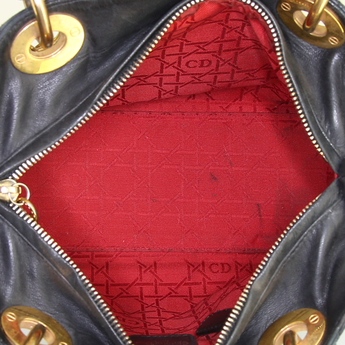 Sac à main Dior Lady Dior moyen modèle en cuir cannage noir - Detail D2
