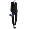 Pochette Hermès Kelly Cut in pelle Swift blu - Detail D1 thumbnail