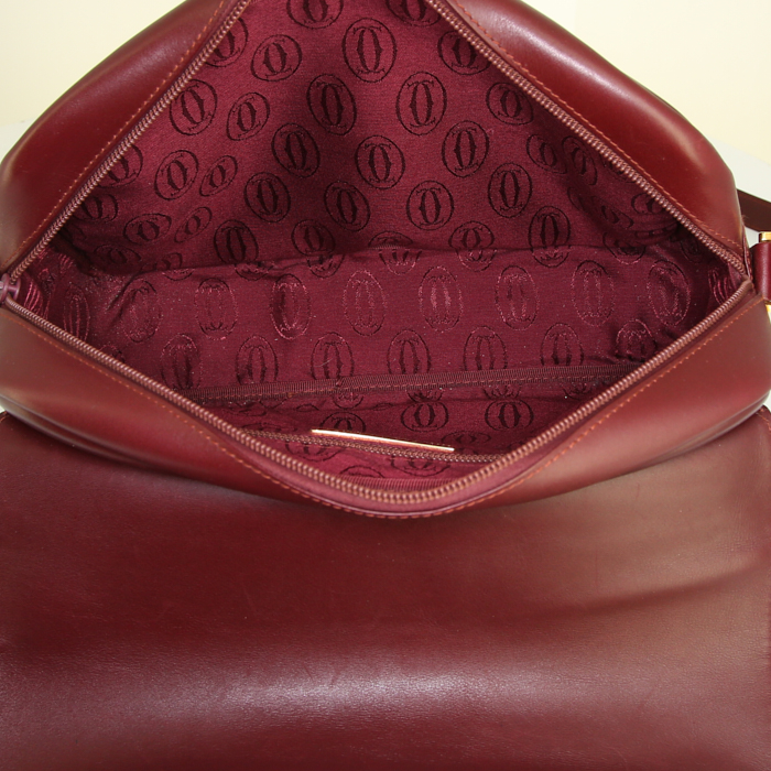 Cartier Vintage shoulder bag in burgundy leather - Detail D2