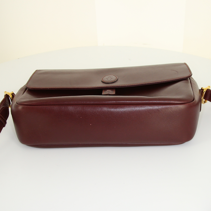 Sac bandoulière Cartier Vintage en cuir bordeaux - Detail D4
