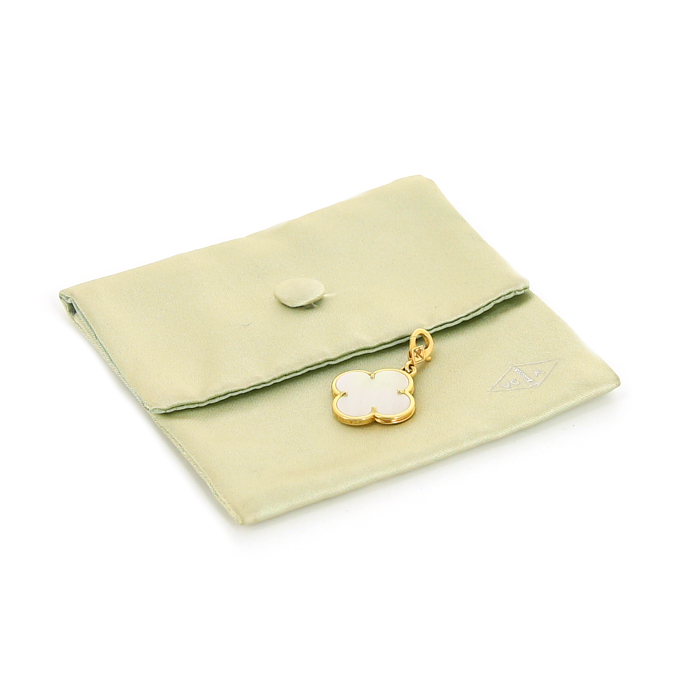 Pendentif Van Cleef & Arpels Alhambra en or jaune et nacre blanche - Detail D2