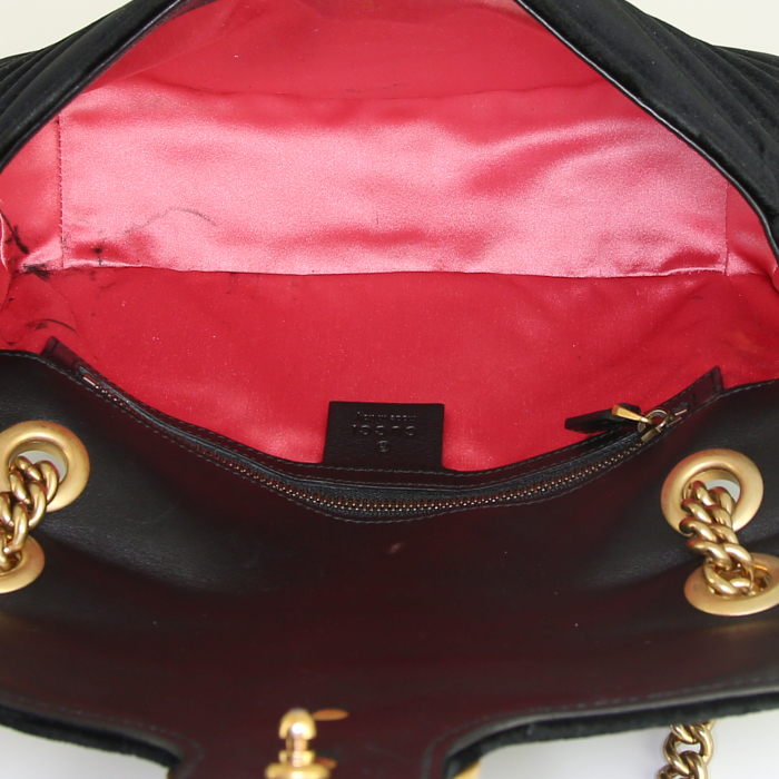 Bolso bandolera Gucci GG Marmont en terciopelo acolchado negro - Detail D3