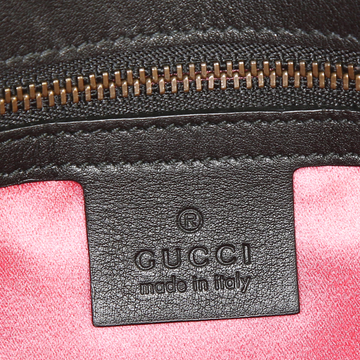 Gucci GG Marmont shoulder bag in black quilted velvet - Detail D4