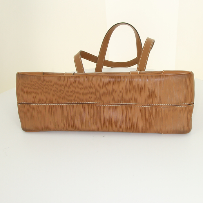 Bolso para llevar al hombro o en la mano Louis Vuitton Ségur en cuero Epi marrón - Detail D4