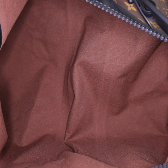 Louis Vuitton Keepall 55 cm Waterproof travel bag in brown monogram canvas and black leather - Detail D3