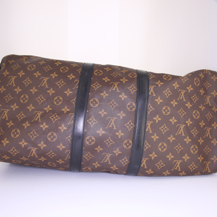 Louis Vuitton Keepall 55 cm Waterproof travel bag in brown monogram canvas and black leather - Detail D5