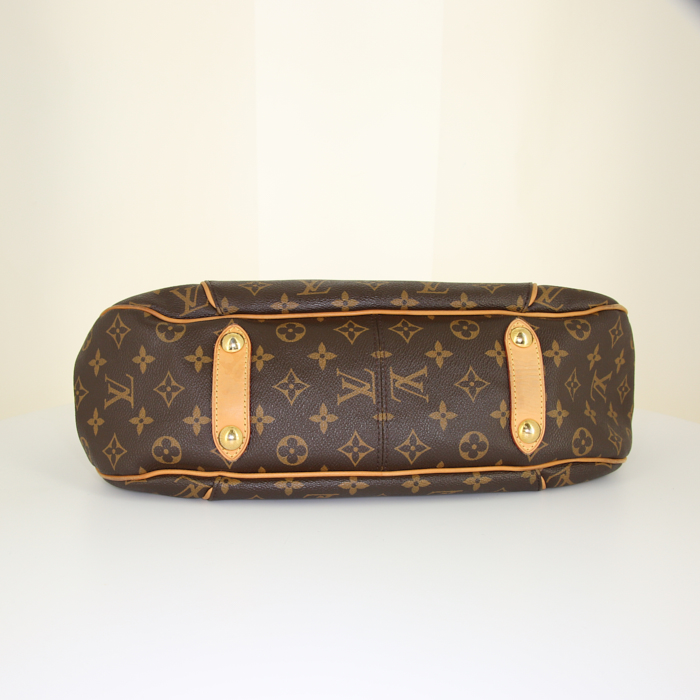 Sac à main Louis Vuitton Galliera petit modèle en toile monogram marron et cuir naturel - Detail D4