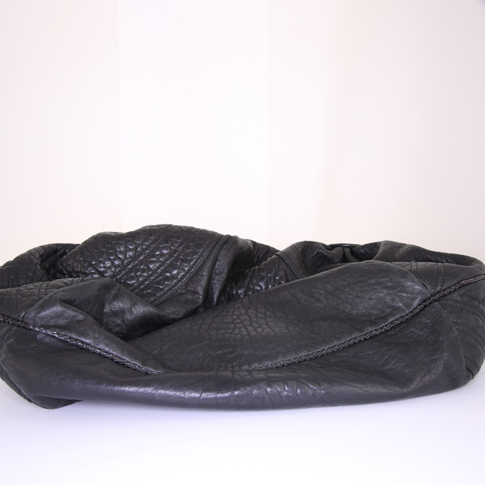 Fendi Spy handbag in black grained leather - Detail D4