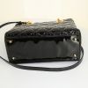 Bolso bandolera Dior Lady Dior modelo mediano en charol acolchado negro - Detail D5 thumbnail