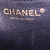 Sac à main Chanel en cuir grainé matelassé noir - Detail D3 thumbnail