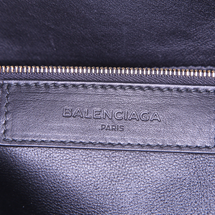Bolso Cabás Balenciaga Papier A4 en cuero de obeja volteado negro y cuero negro - Detail D4
