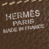 Bolso de mano Hermes Lindy en cuero togo marrón etoupe - Detail D3 thumbnail