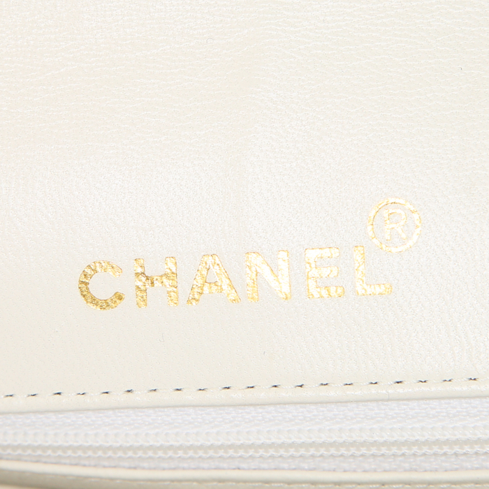 Chanel Vintage Diana shoulder bag in off-white quilted leather - Detail D3