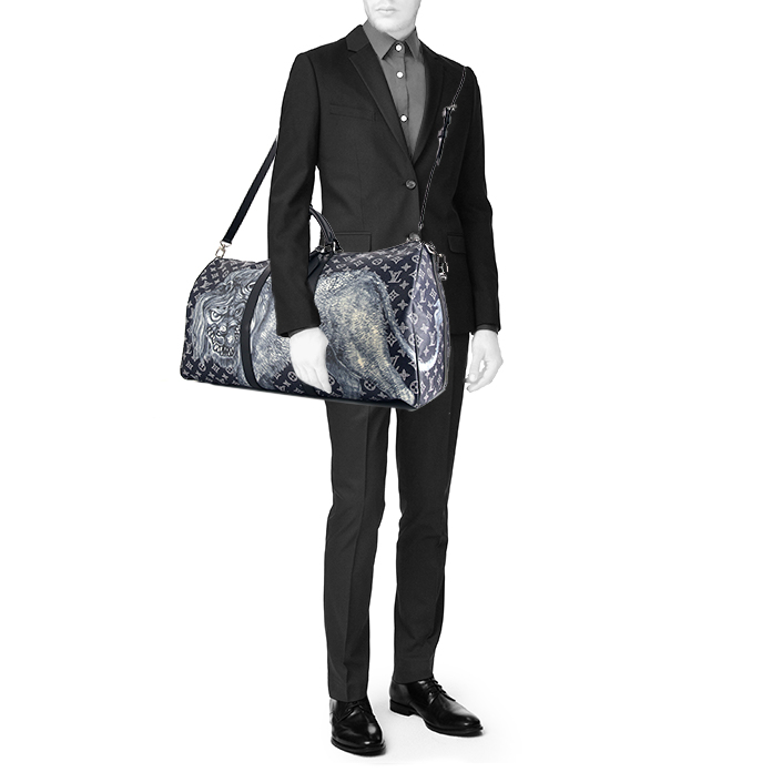 Sac de voyage Louis Vuitton Keepall 55 cm Editions Limitées Chapman Brothers en toile monogram enduite bleu-marine et blanche et cuir bleu-marine - Detail D2