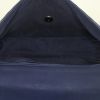 Bolso bandolera Chanel Timeless en cuero acolchado azul y negro - Detail D3 thumbnail