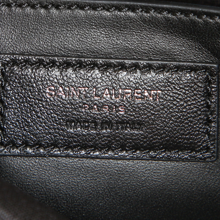 Sac bandoulière Saint Laurent Niki Baby en cuir gris - Detail D4