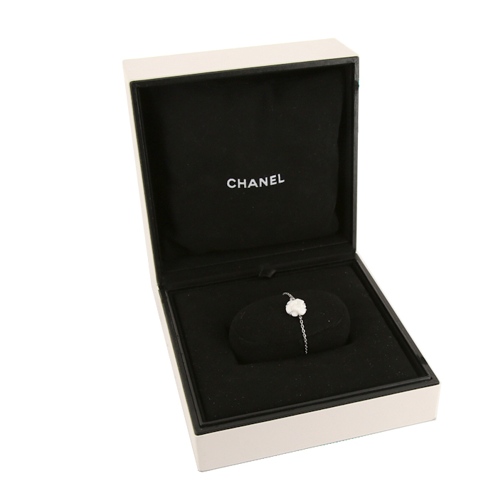 Bracciale Chanel Camelia in oro bianco,  agata bianca e diamanti - Detail D2