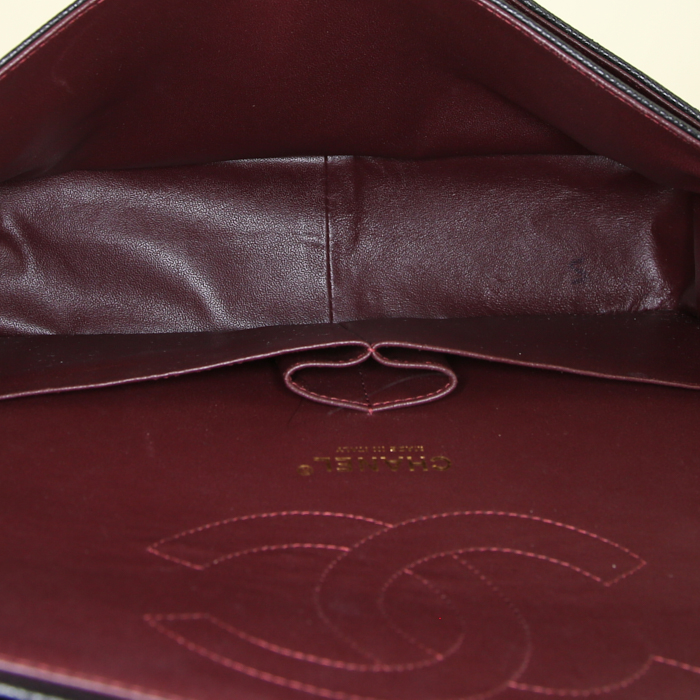 Chanel Timeless jumbo handbag in black quilted grained leather - Detail D3