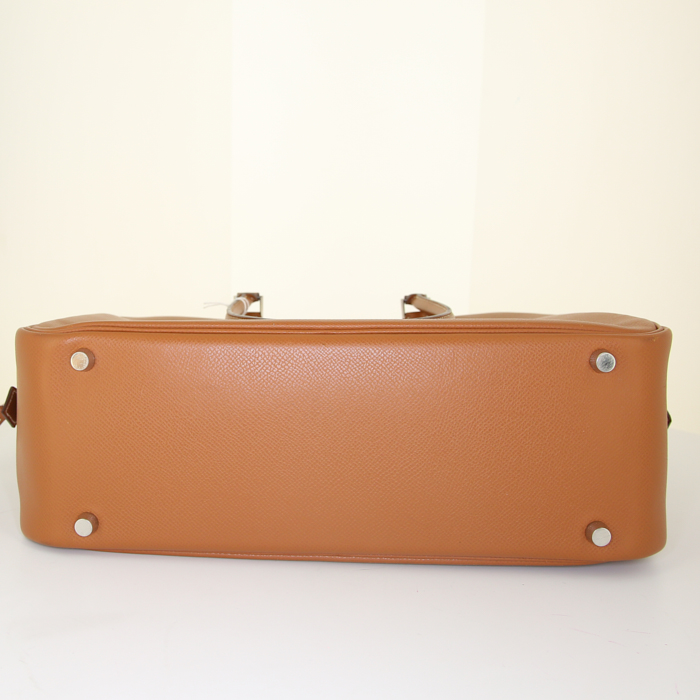 Sac à main Hermes Plume grand modèle en cuir gold - Detail D4