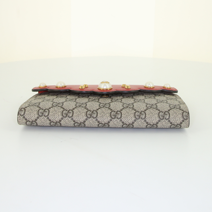 Gucci Suprême GG pouch in red leather and grey monogram canvas - Detail D4