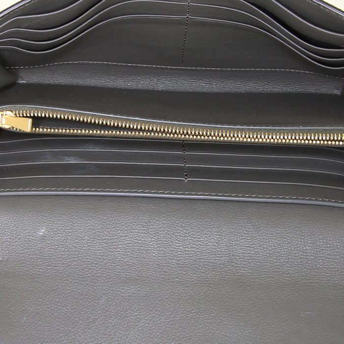 Billetera Céline Trotteur en cuero granulado verde - Detail D2