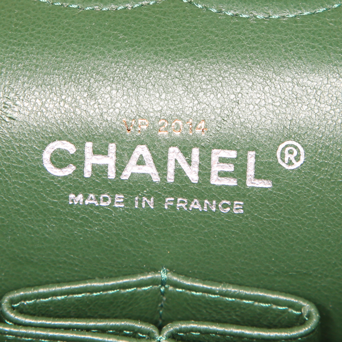 Chanel Timeless Classic handbag in khaki patent quilted leather - Detail D4