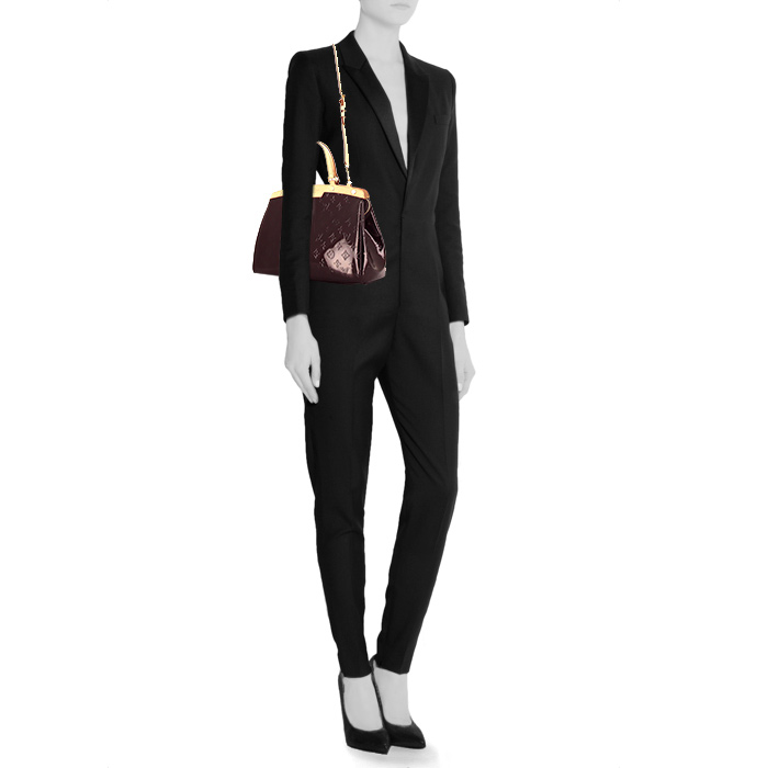 Louis Vuitton Brea handbag in purple Amarante patent leather and natural leather - Detail D2