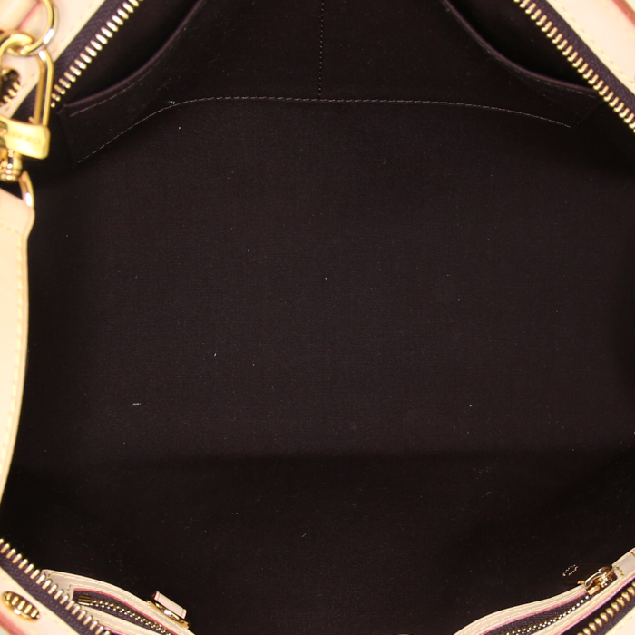 Louis Vuitton Brea handbag in purple Amarante patent leather and natural leather - Detail D3