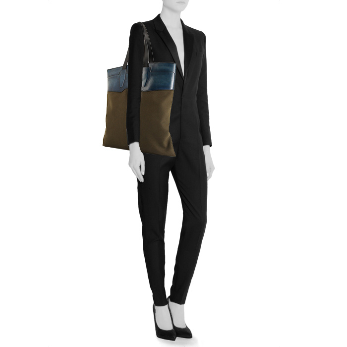 Berluti shopping bag in brown canvas and blue leather - Detail D1