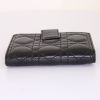 Billetera Dior Cannage en cuero acolchado negro - Detail D4 thumbnail
