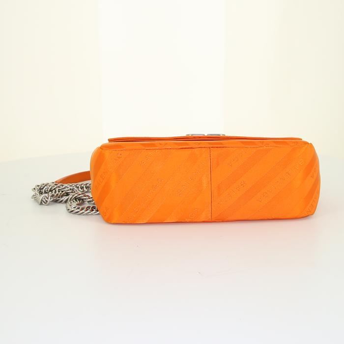 Borsa a tracolla Balenciaga BB Chain in tela siglata arancione - Detail D5