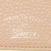 Sac bandoulière Gucci en cuir grainé beige - Detail D3 thumbnail