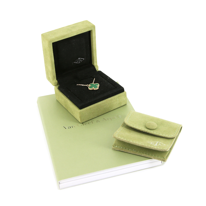 Collier Van Cleef 
Arpels Alhambra en or jaune et malachite - Detail D2