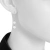 Pendientes colgantes Mikimoto en oro blanco,  perlas y diamantes - Detail D1 thumbnail