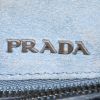 Bolso bandolera Prada Etiquette en cuero gris - Detail D4 thumbnail
