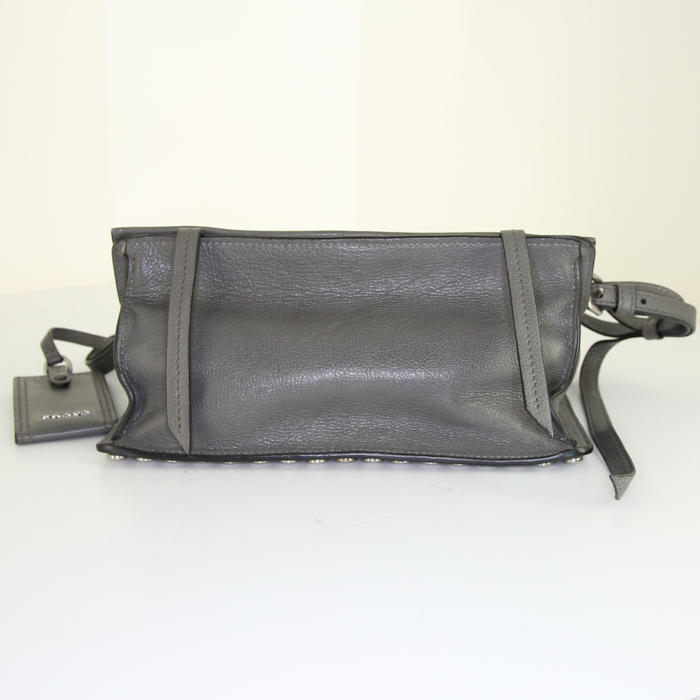 Bolso bandolera Prada Etiquette en cuero gris - Detail D5