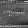 Bolso bandolera Saint Laurent Toy Loulou en cuero acolchado con motivos de espigas negro - Detail D4 thumbnail