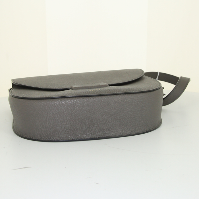 Sac bandoulière Céline Trotteur moyen modèle en cuir grainé gris - Detail D4