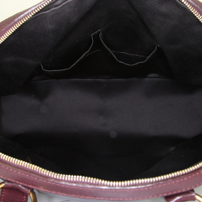 Bolso de mano Yves Saint Laurent Muse modelo grande en cuero color burdeos - Detail D2