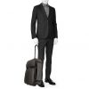 Valise souple Louis Vuitton Pegase en cuir taiga gris et cuir noir - Detail D1 thumbnail