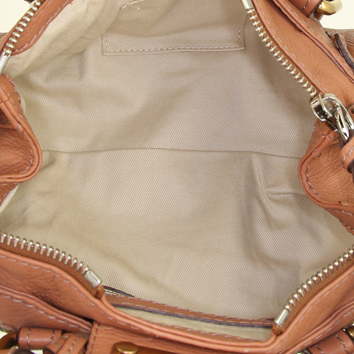 Bolso de mano Chloé Paddington modelo pequeño en cuero granulado marrón - Detail D2